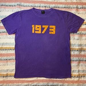Urban Outfitters 1973 Purple Crew-Neck Tee Shirt (Large)